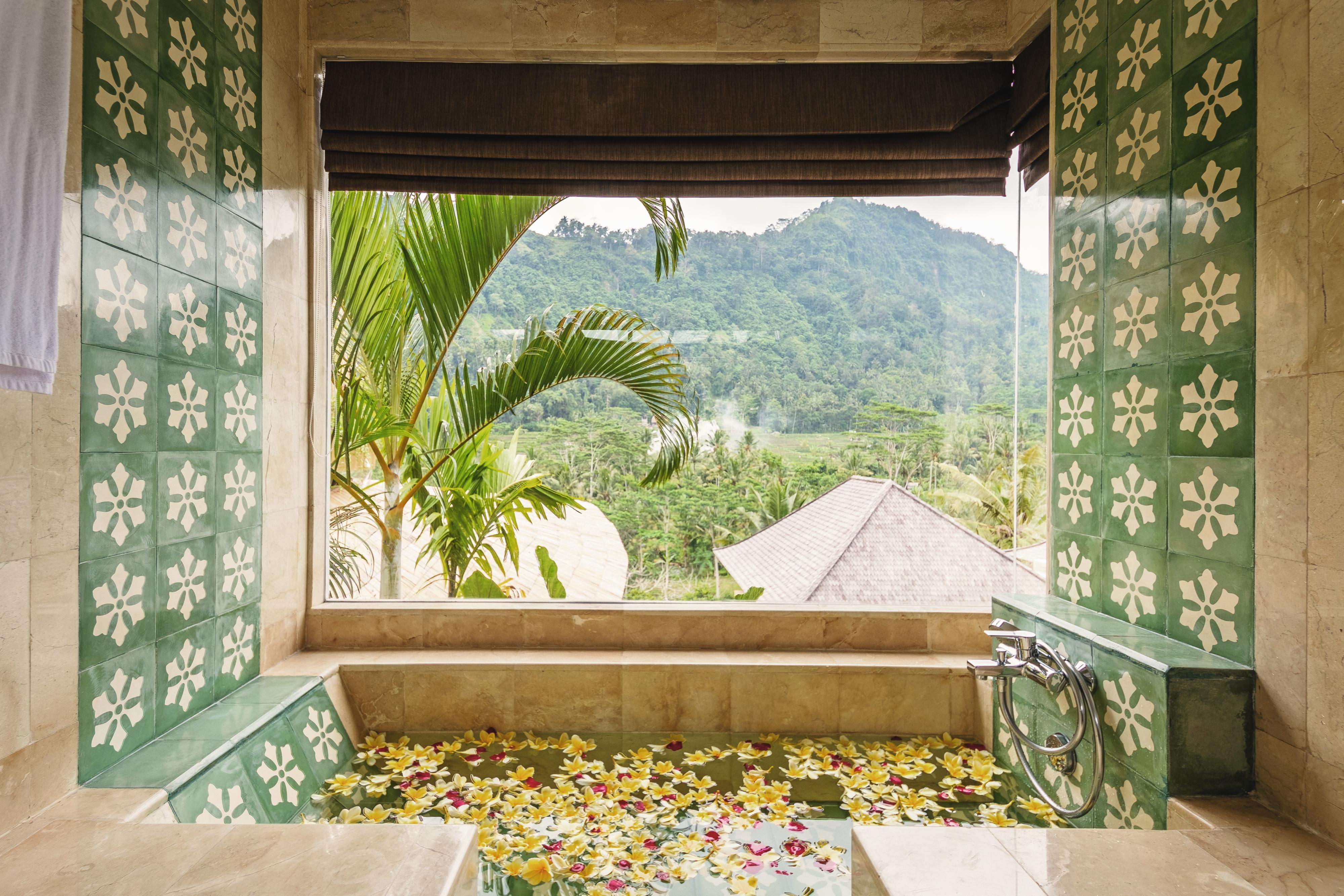 Wapa Di Ume Sidemen Hotel Sidemen  Exterior photo A view of the mountains from the bathroom of a suite at the Taj Bengal